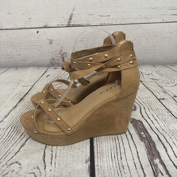 Torrid Sandals Womens 9WW Studded Platform Wedge Tan Beige Open Toe Shoe - Picture 3 of 10